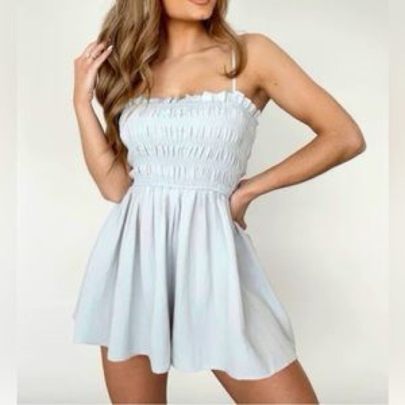 🌸 Mable Smocked Bodice Romper – Light Gray – Size L - Picture 1 of 8